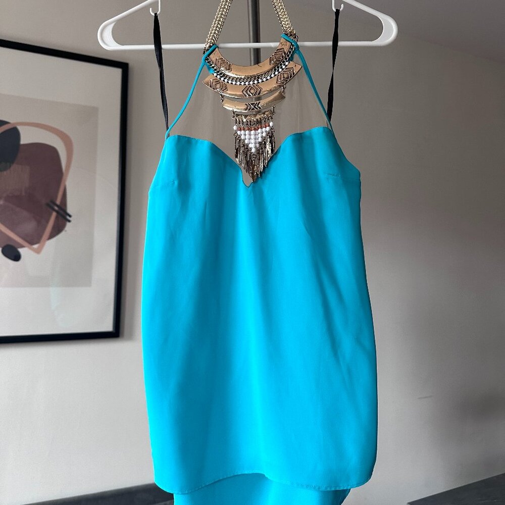 Bebe Top with necklace